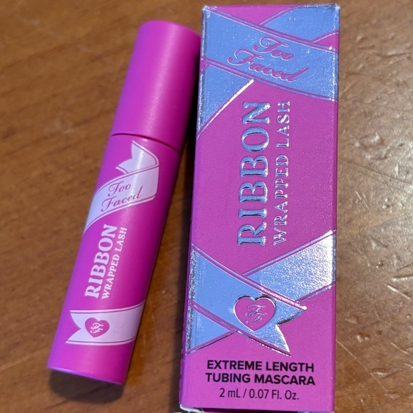Too Faced Ribbon Wrapped Lash Extreme Length Tubing Mascara - Picture 4 of 16